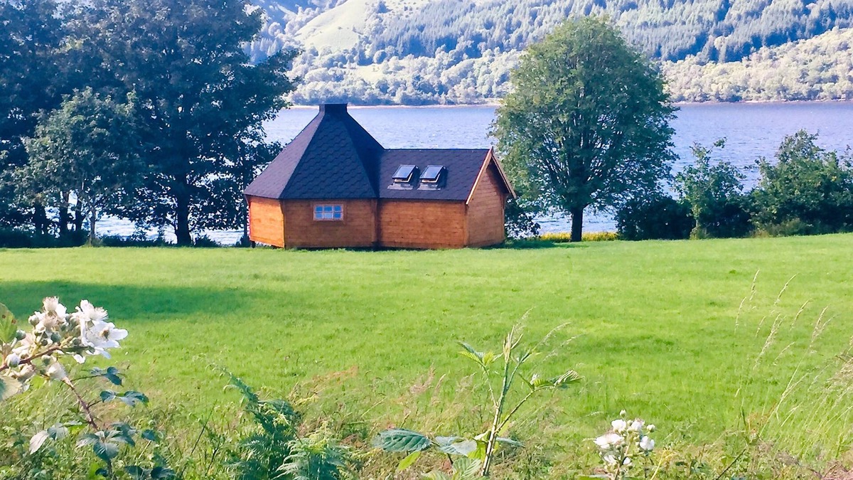 Cairndow Cabin | Seal Point Cabin, peaceful, private, couples retreat, loch edge & pet friendly (1 only)