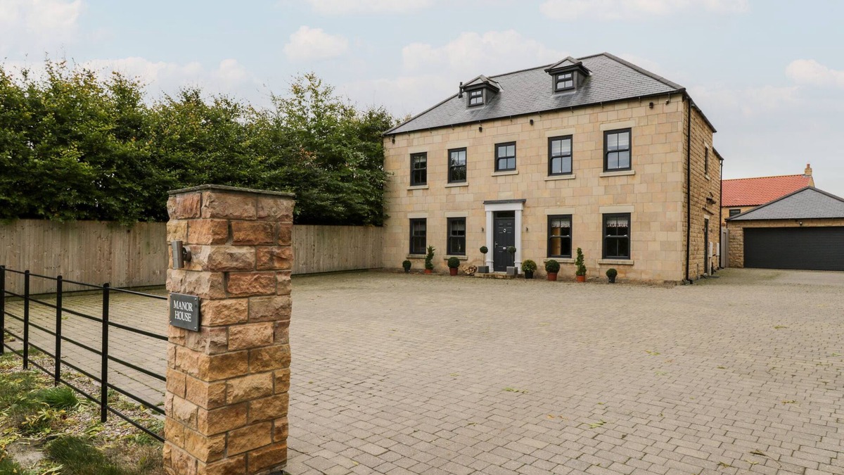 Scarborough House | SEAMER MANOR HOUSE, pet friendly in Seamer, North Yorkshire