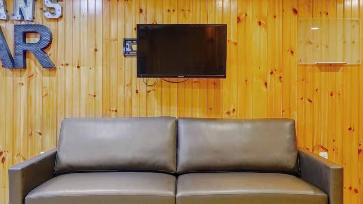 Winchester Apartment | Sean's Bar Cozy Irish Retreat