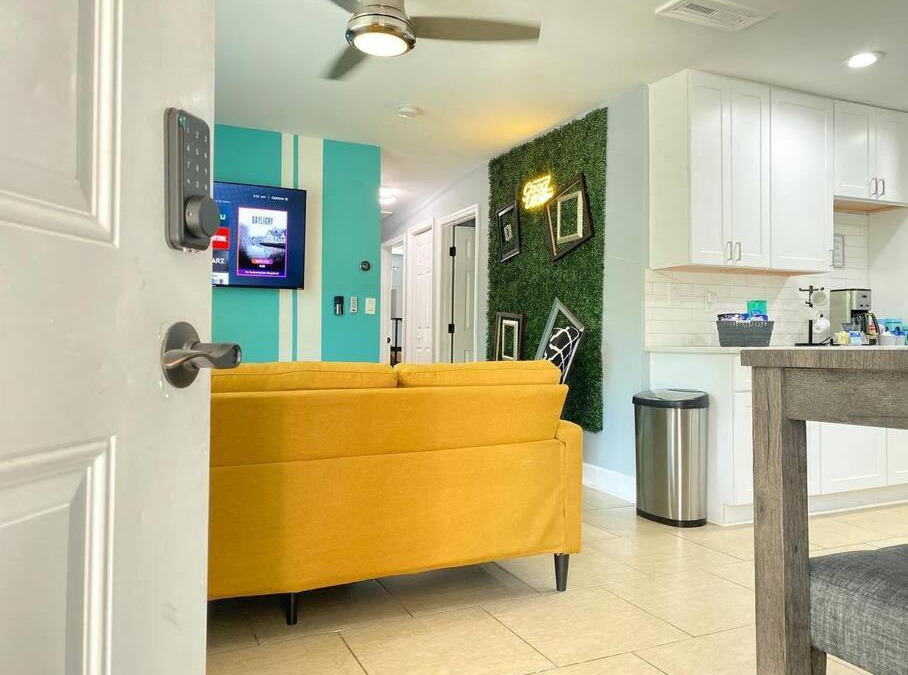 Midtown House | SEAPORT ECLECTIC VIBE W/KING BED MINS TO DOWNTOWN