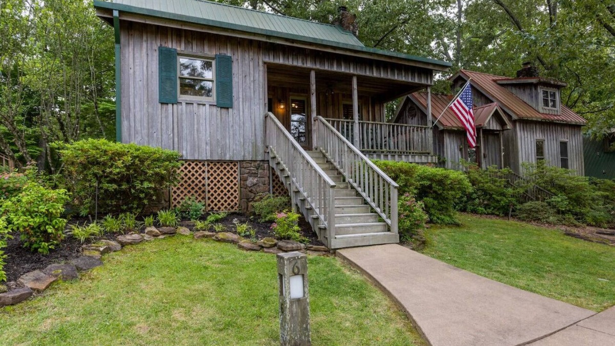 Searcy Cabin | Searcy Cabin on the Knoll