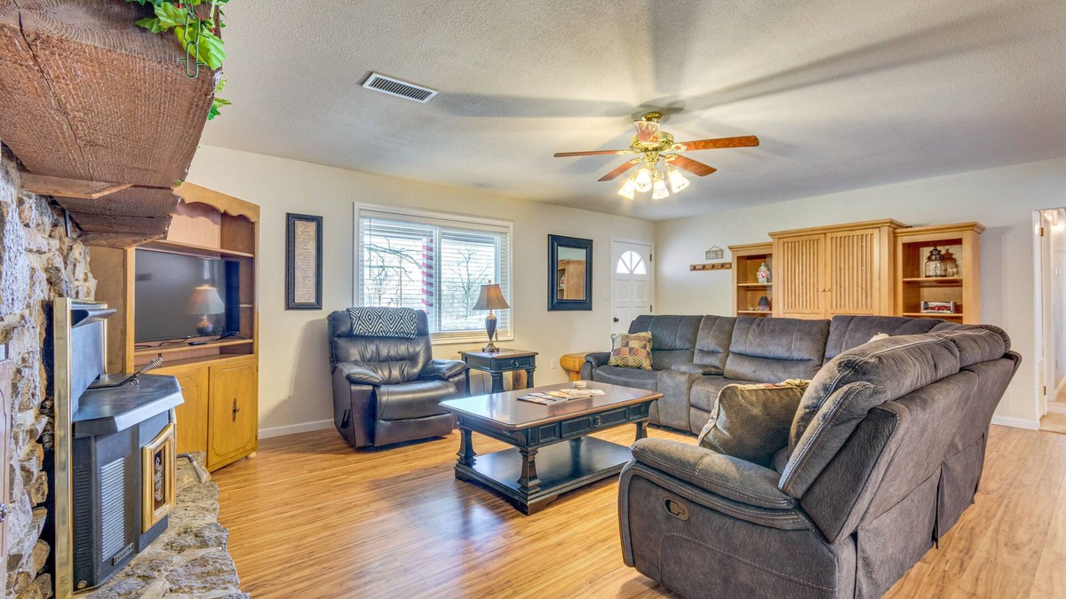 Searcy House | Searcy Retreat Home Near Little Red River