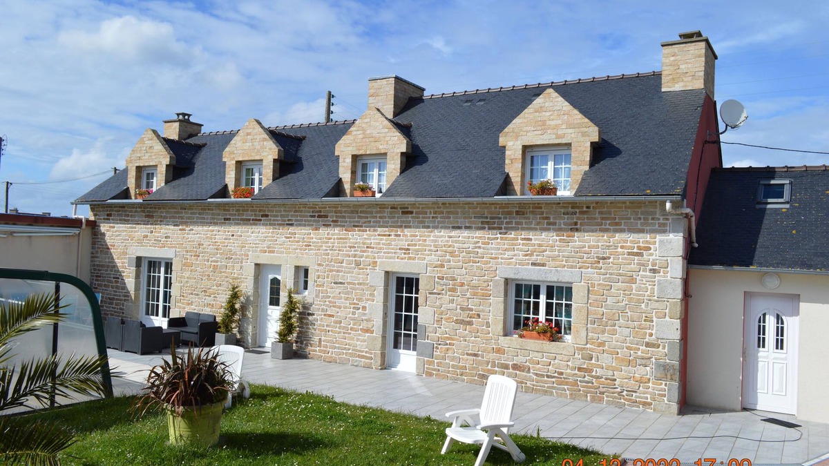 Plouneour-Brignogan-Plages Villa | Seaside house with covered pool (8 people, pets allowed)