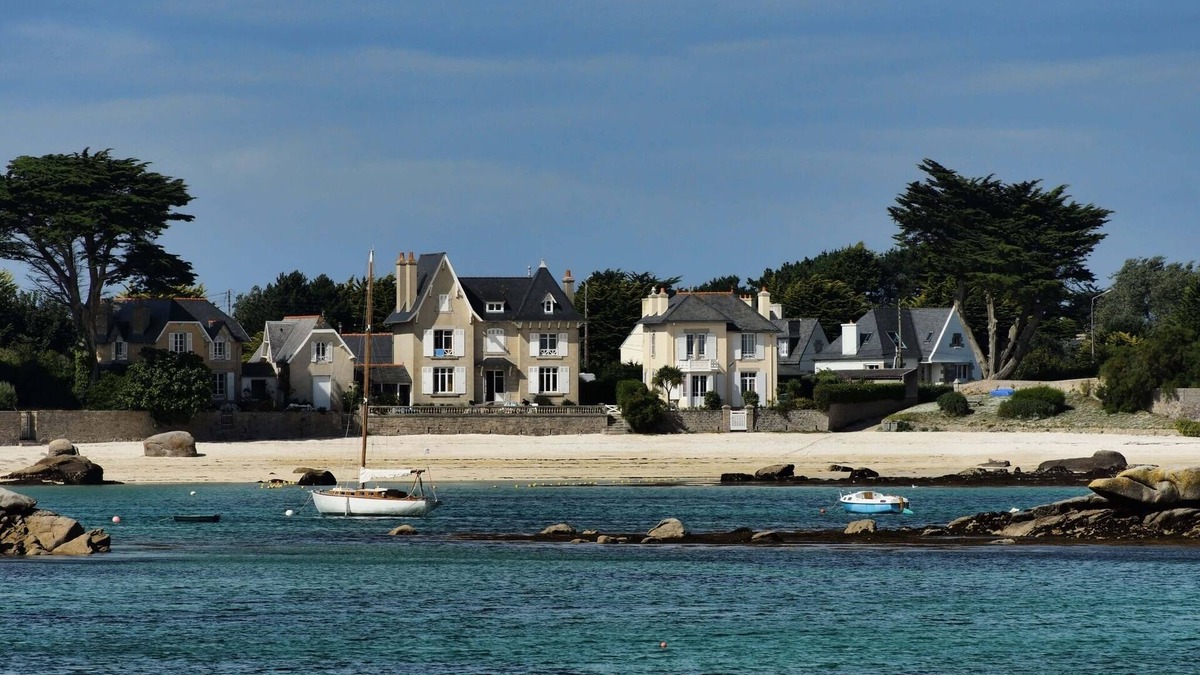Brignogan-Plage House | Seaside house 50 metres from the beach - enclosed garden - wifi - Brignogan