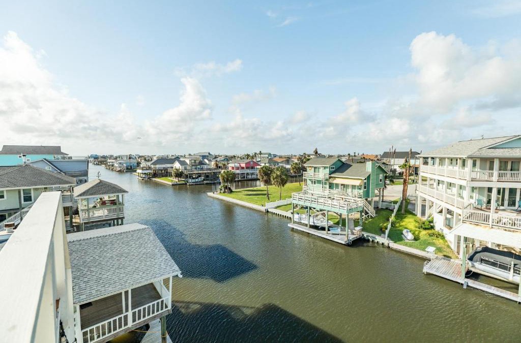 Isla Del Sol House | Seas the Day - Amazing 360 Water Views from Tallest Deck in the Area - Easy Walk to Beach