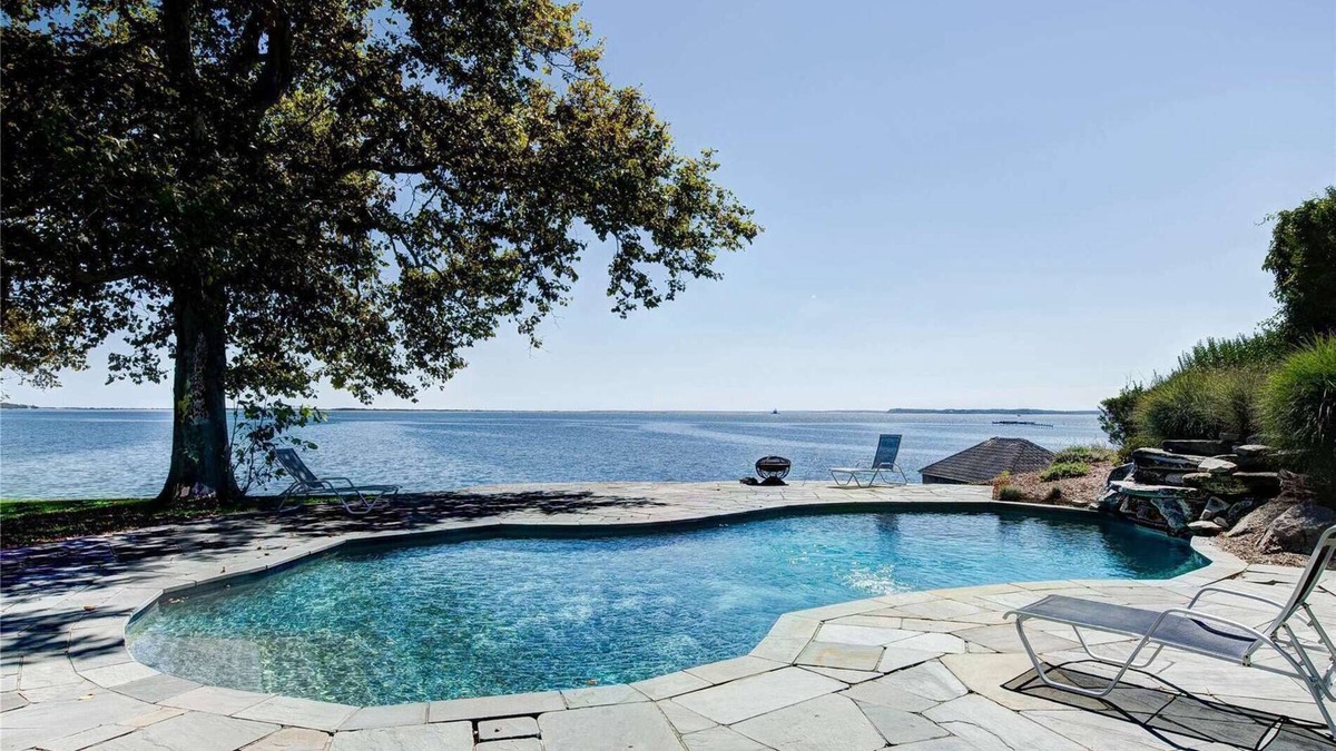East Marion House | Seas the Day at this water front home with sweeping views of the Bay