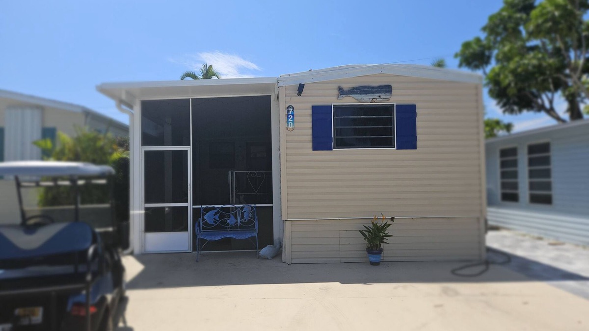 Nettles Island House | Seas the Day cottage by the sea