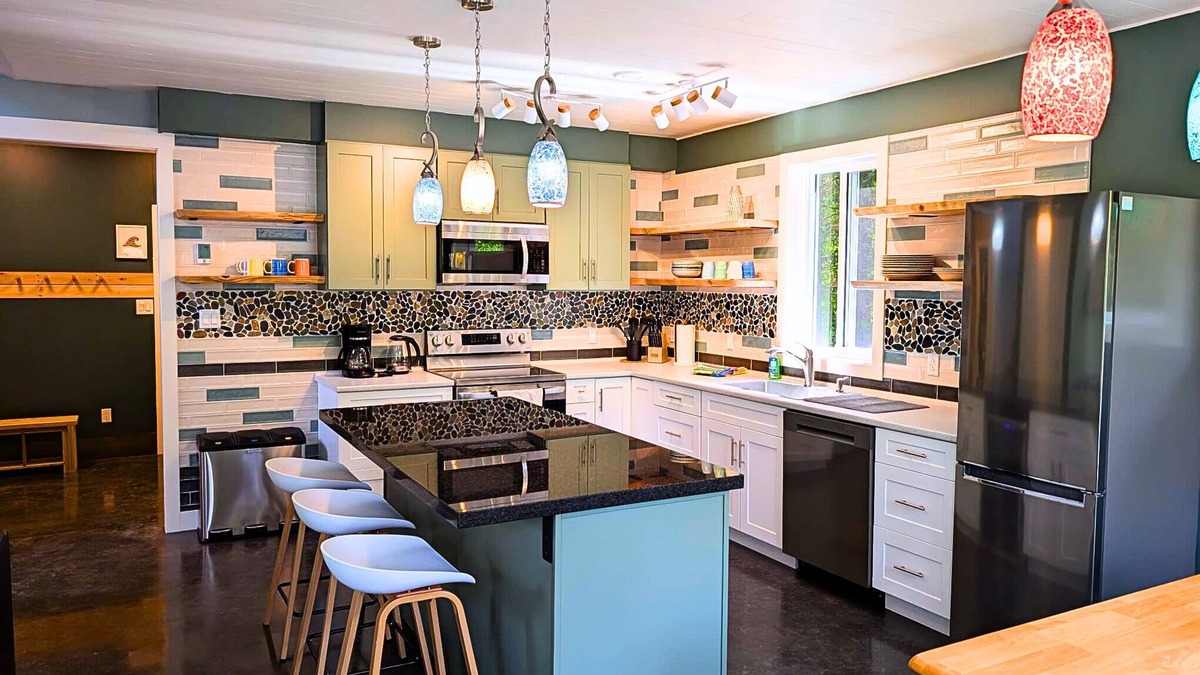 Tofino Cabin | Seas the Day Tofino a newly built cottage offering the perfect location!