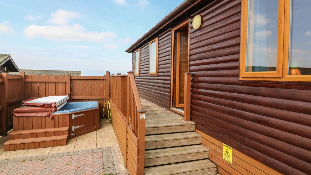 Mullacott Cottage | SEASCAPE RETREAT, pet friendly, with hot tub in Ilfracombe