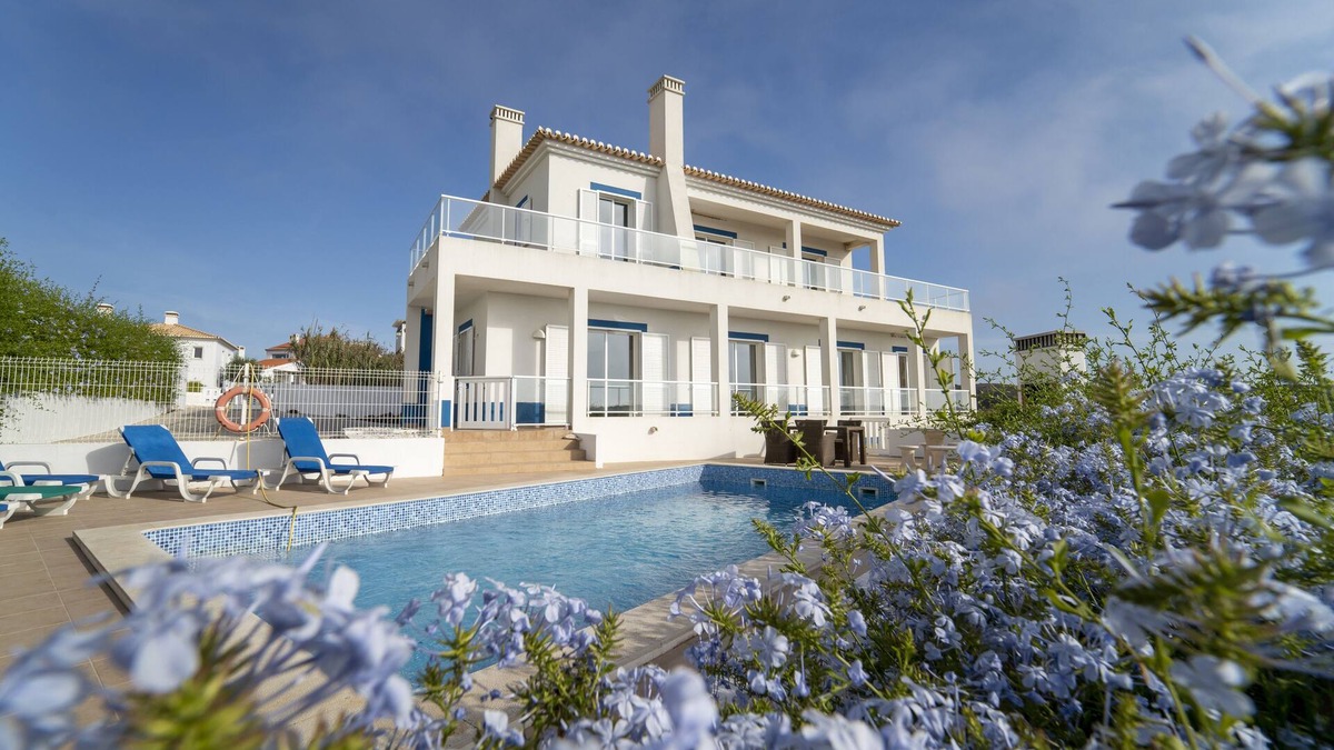 Carrapateira Villa | Seascape - Surf, Family & Comfort