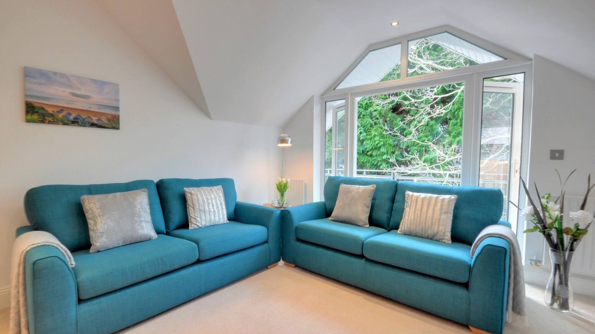 Westbourne Apartment | Seascape- Two bedroom apartment in Alum Chine with parking and balcony