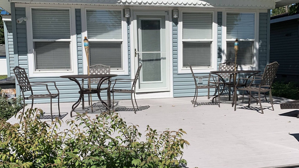 Oak Harbor House | "SEASHELL" 4 Bedroom Home Steps from Lake Erie Sleeps 13