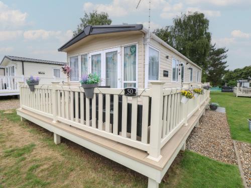 Hopton House | Seashell Lodge, 50 Foxburrow Hang