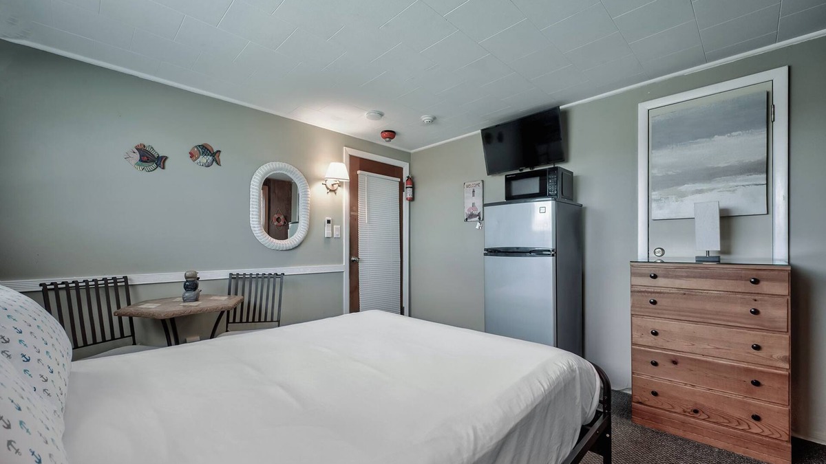 Long Island Hotel | Seashore Condo Hotel #17, Cozy Fire Island Escape, Near Ferry - With Bay Views and Steps from the Beach.