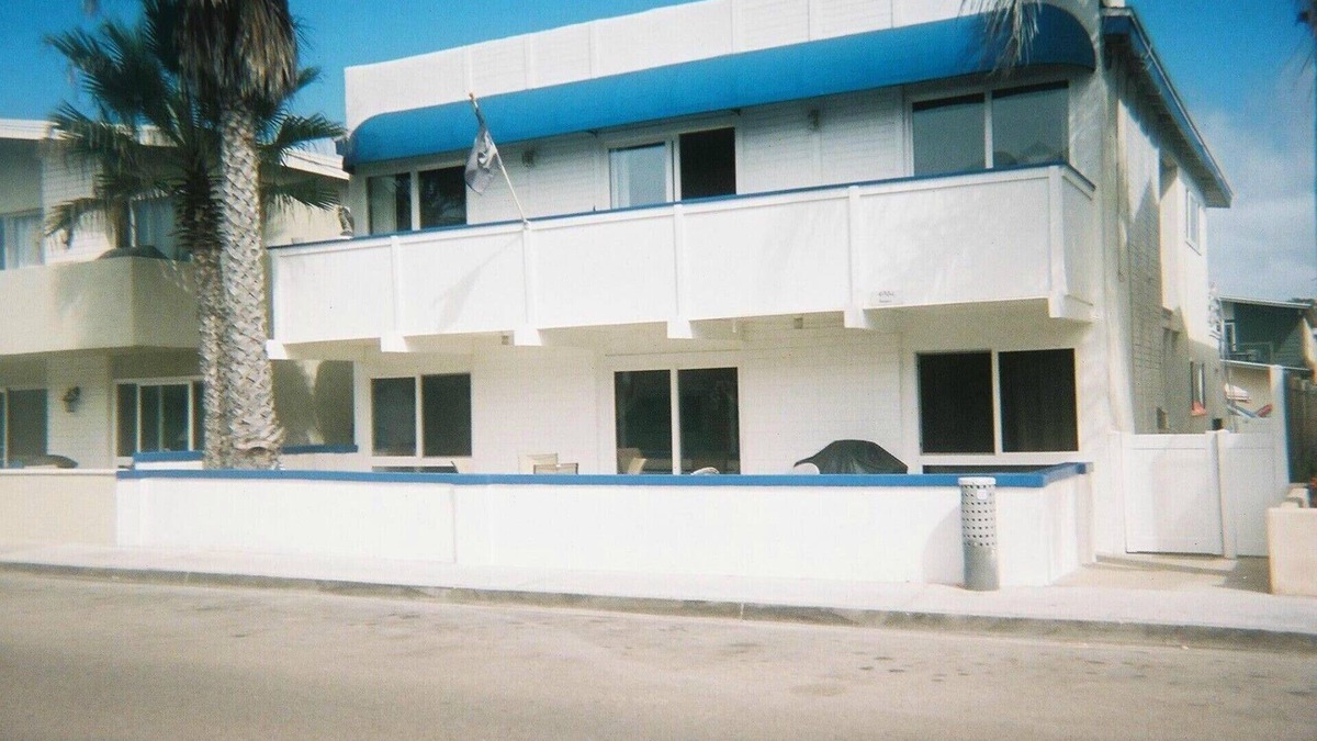 West Newport House | Seashore Dr - 11 Bikes, 10 Boards, 8 Wetsuits, 11 Beach Chairs & Toys -
