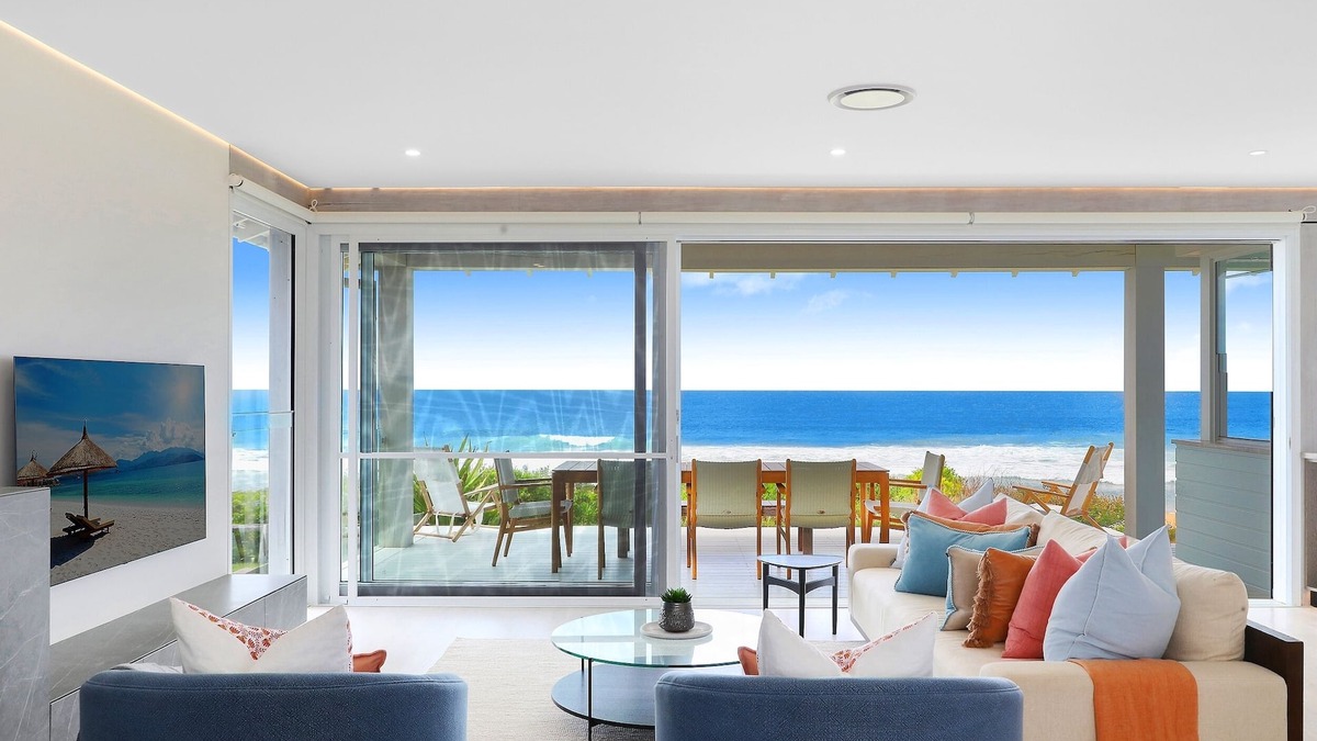 North Avoca House | SEASHORE: North Avoca Beachfront, Panoramic ocean views, WiFi, Ultra modern.