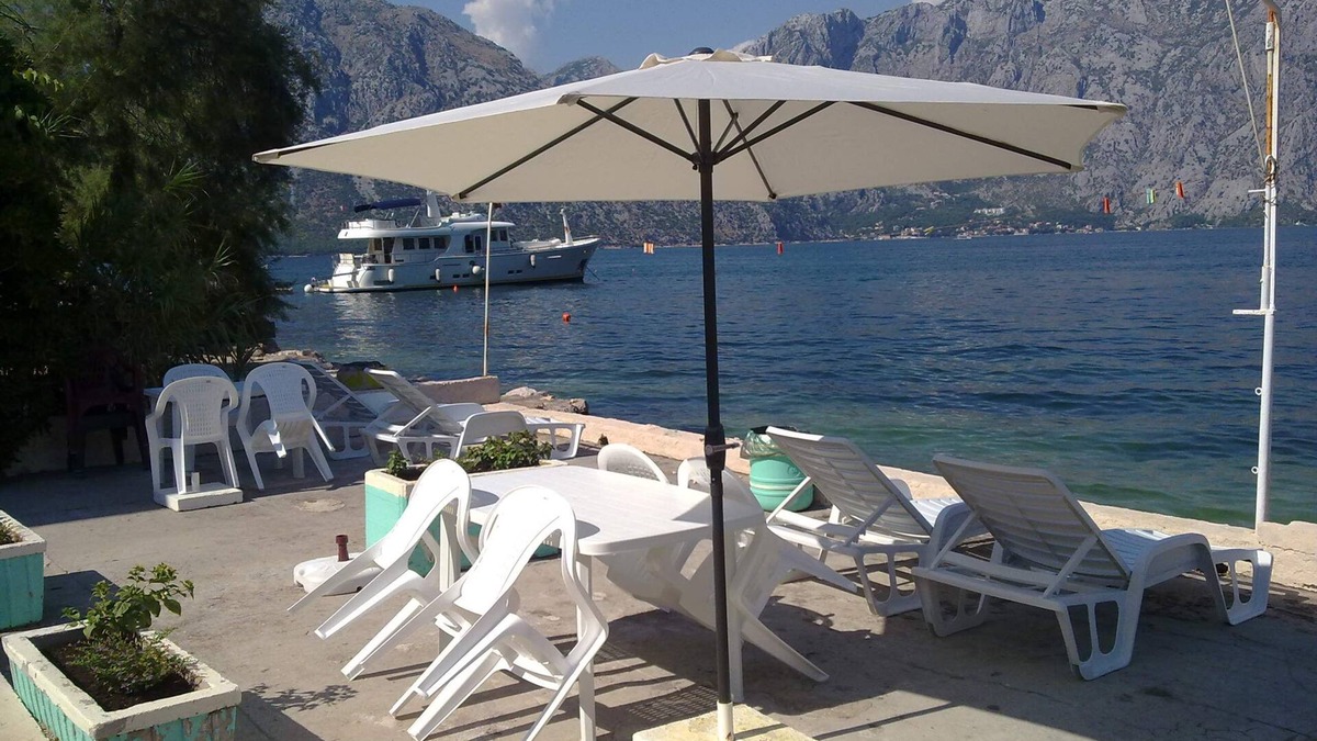 Prcanj Apartment | Seaside 2 bedroom apartment,with waterfront terrace,5 meters to the sea