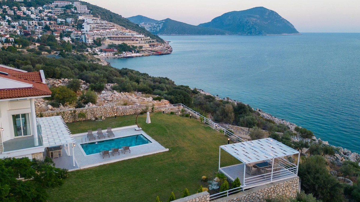 Fethiye City Center Villa | Seaside 4 Bedroom Villa Kalkan Elena Sarı