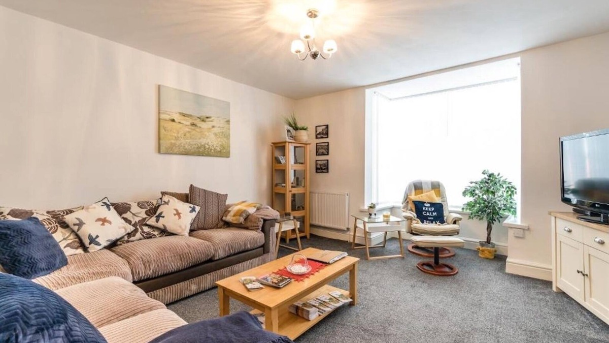 Southport Apartment | Seaside apartment sleeps 5 Birkdale Southport near to Golf Course & attractions