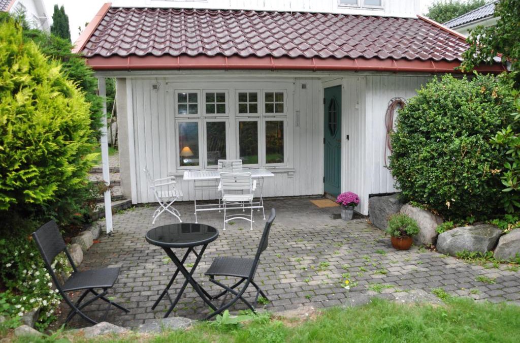Tonsberg Apartment | Seaside Comfort with Terrace - Business and Leisure Friendly