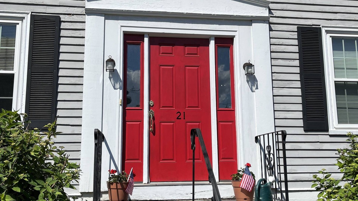 Swampscott Apartment | Seaside community walk to beaches and restaurants.