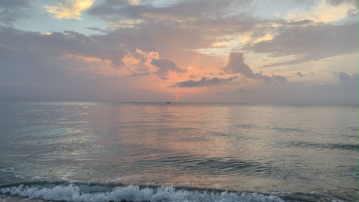 Jupiter Condo | Seaside condo in Jupiter with private views and steps to the beach.