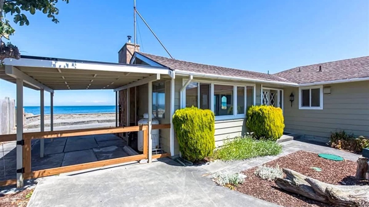 Sequim House | Seaside Cottage Beachfront Escape on Dungeness Bay