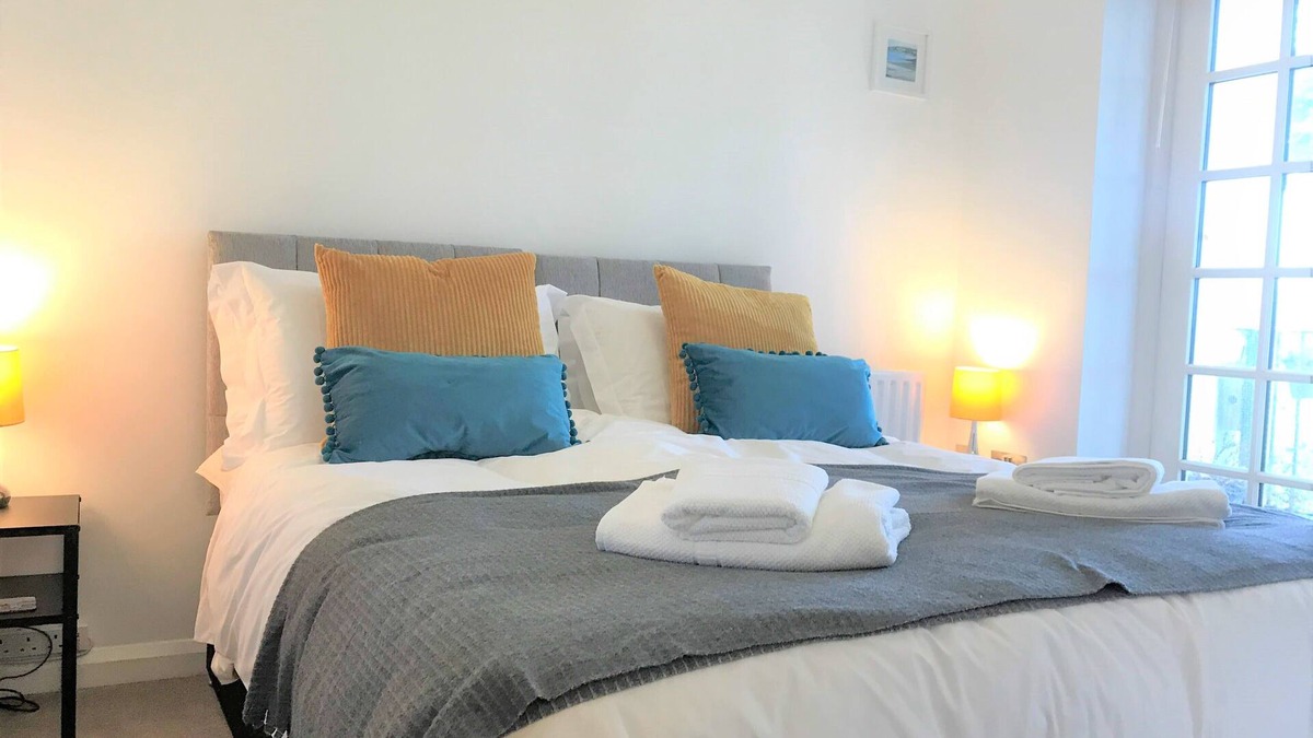Worthing Cottage | Seaside Cottage with Parking in Central Worthing