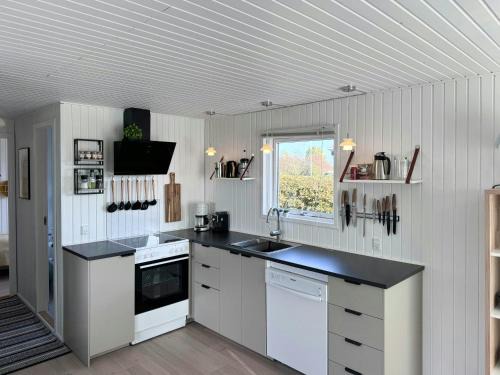 Flovt Strand House | Seaside Cottage With Ocean View At Flovt Beach