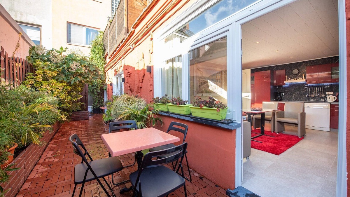 Ostend Apartment | Seaside Escape Mariakerke