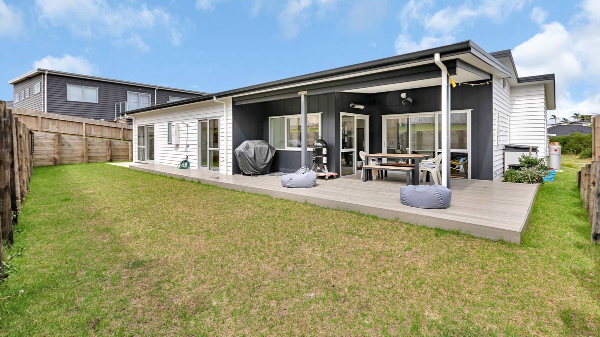 Ruakaka House | Seaside Escape - Ruakaka Holiday Home