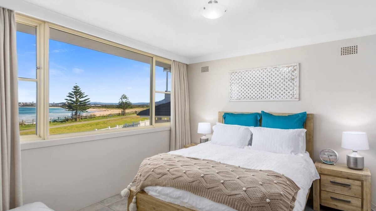 Towradgi Apartment | Seaside Escape Stunning Vistas over Towradgi Beach