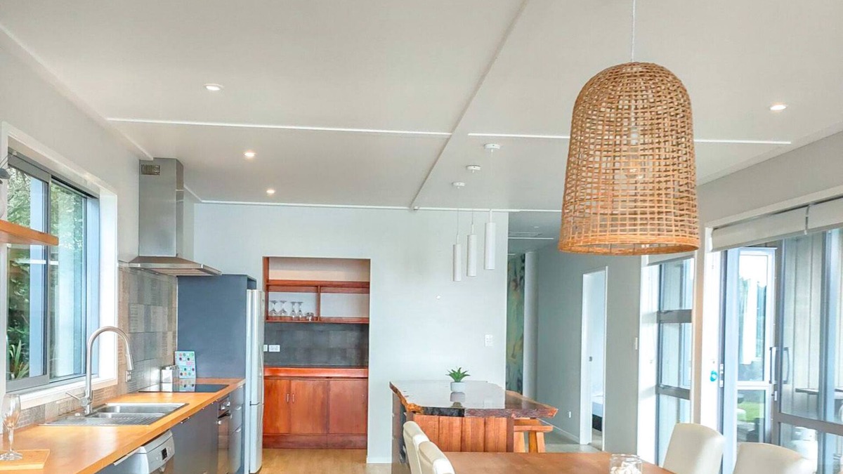 Pukehina House | Seaside Family Escape - bring the pets too!