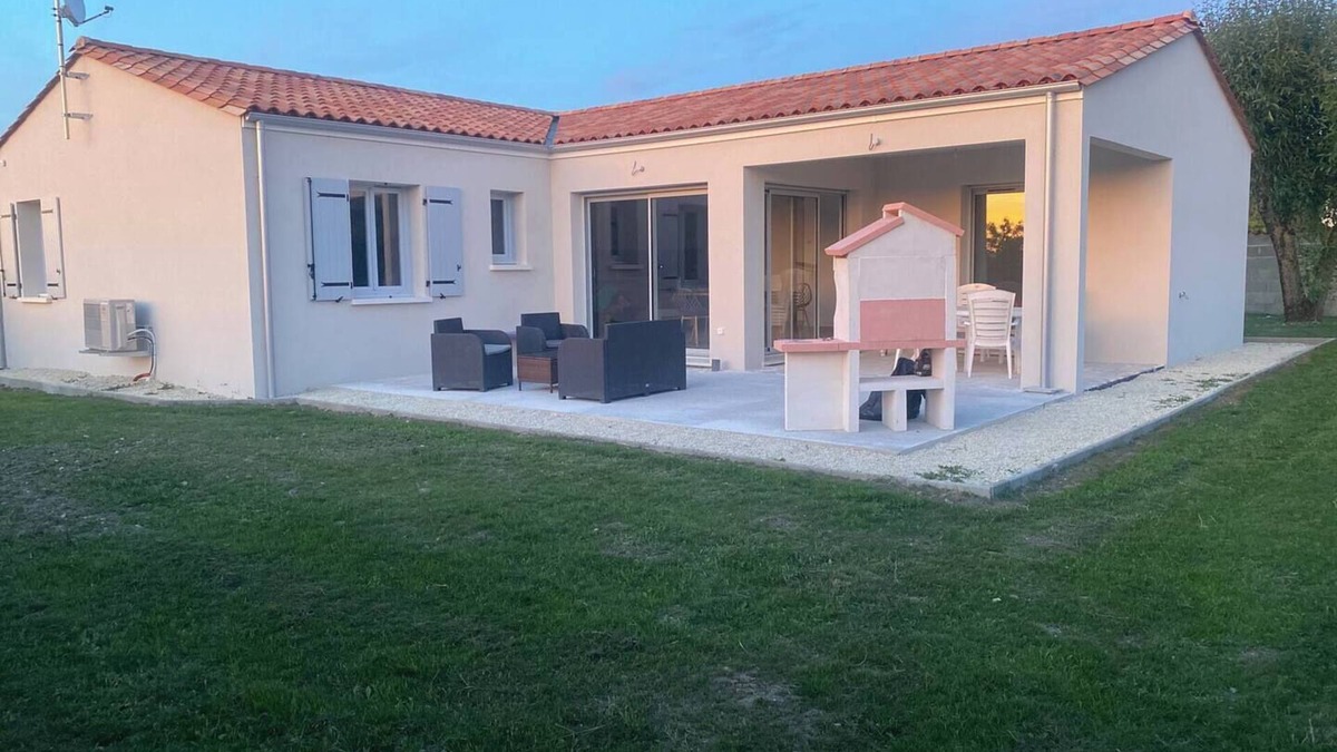 Grezac Villa | Seaside getaway: comfortable new house near the beaches of Royan