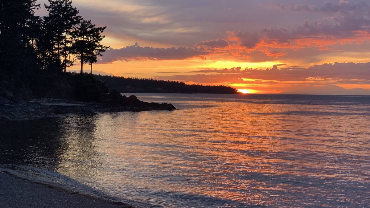 Regional District of Nanaimo House | Seaside Getaway - Steps Away From the Water