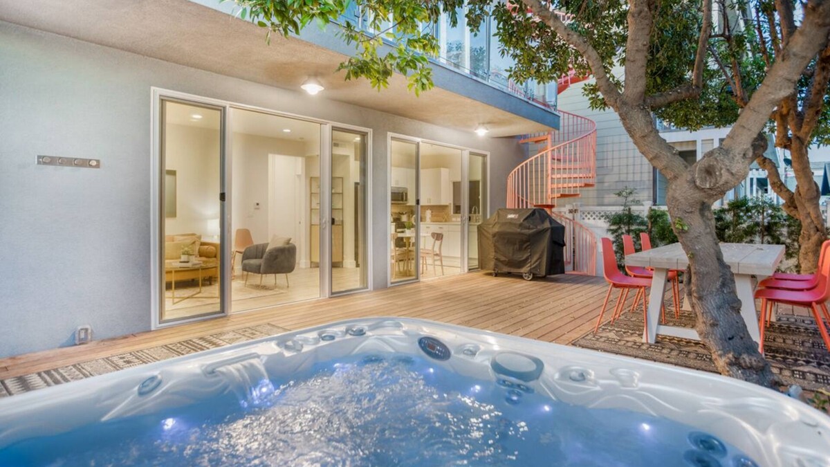 Mussel Shoals House | Seaside Hideaway w Hottub in Mussel Shoals