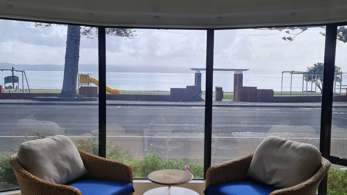 Napier House | Seaside holiday home in the front row! With panoramic views across Hawke Bay