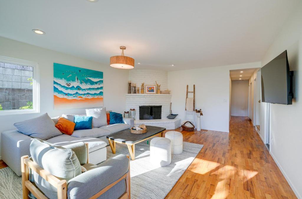 Mescal Corridor NW House | Seaside Home with Hot Tub and Patio Close to Beaches!