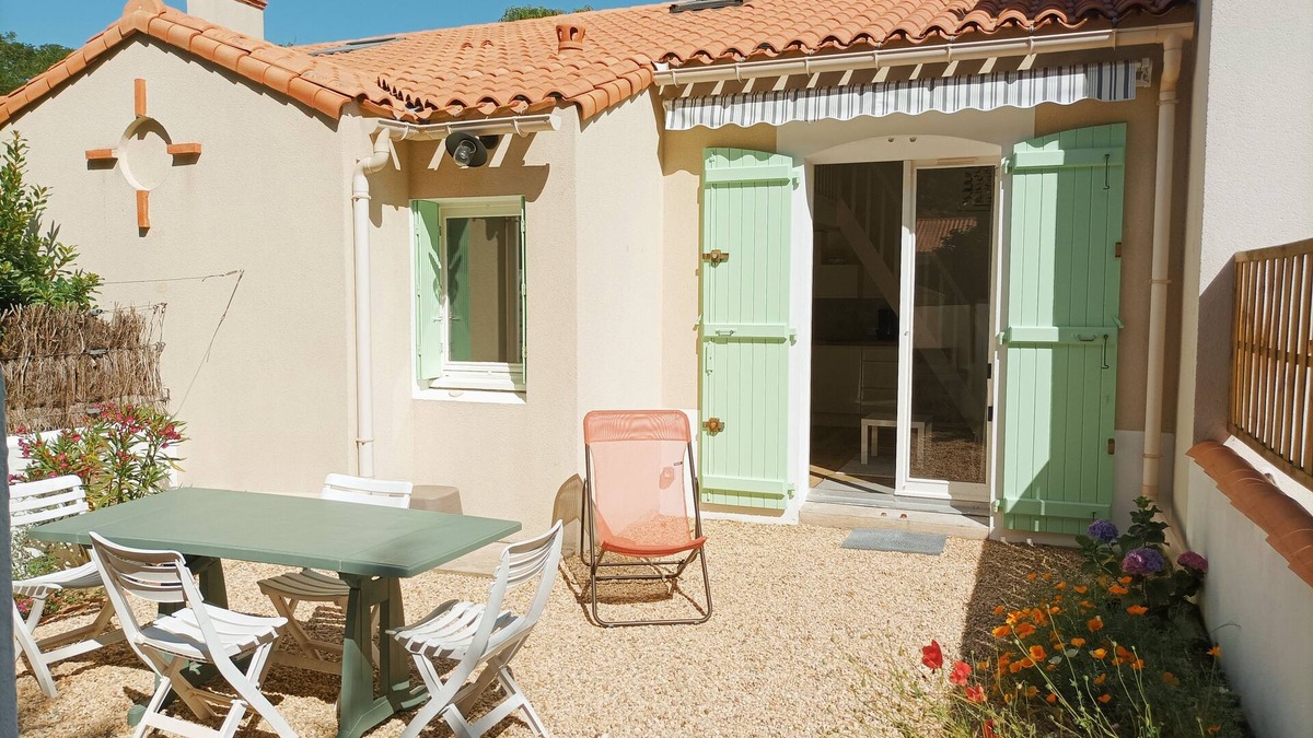 Barbatre House | Seaside house