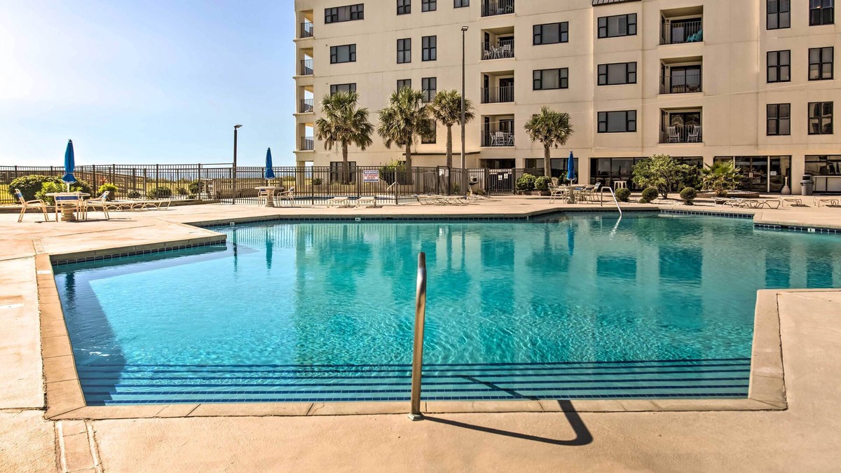 Indian Beach Condo | Seaside Indian Beach Getaway w/Balcony + Views!