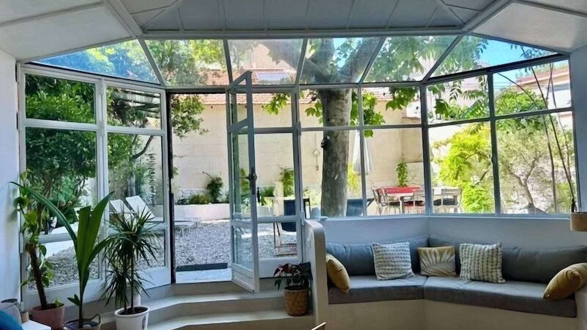 Bompard Apartment | Seaside, magnificent 150m2 apartment with garden