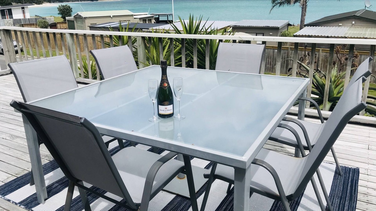 Rangiputa House | Seaside memories in Rangiputa at THE STAGGER INN