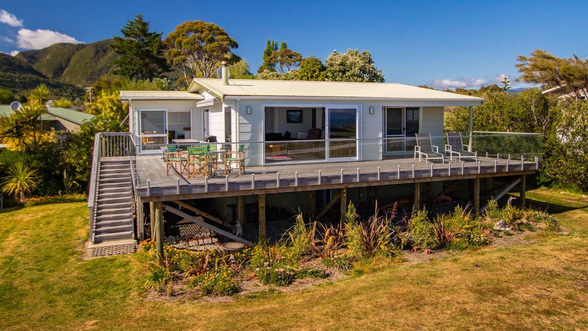Pohara House | Seaside on Selwyn - Pohara Holiday Home