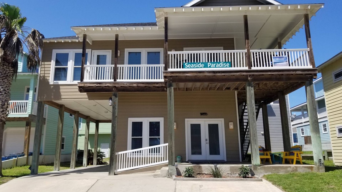 Sand Point House | Seaside Paradise – Downstairs Unit - 1BR/1BA – Close to beach and pool!