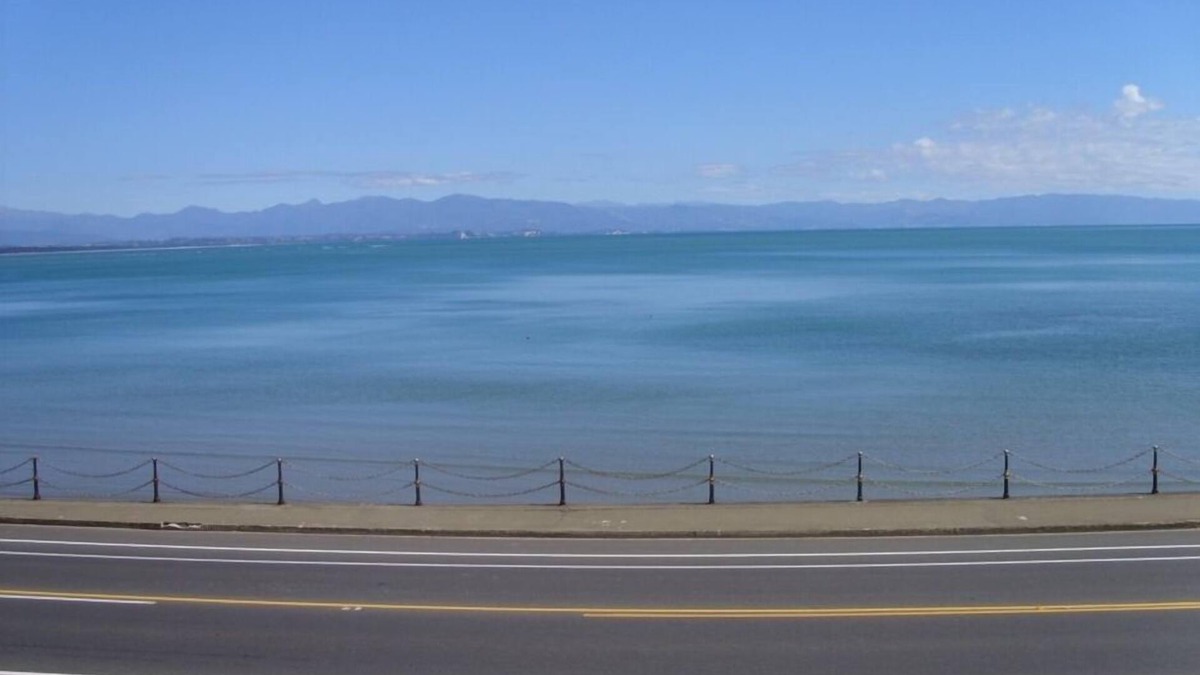 Nelson Apartment | Seaside Paradise Executive Apartment on Nelson’s iconic Waterfront