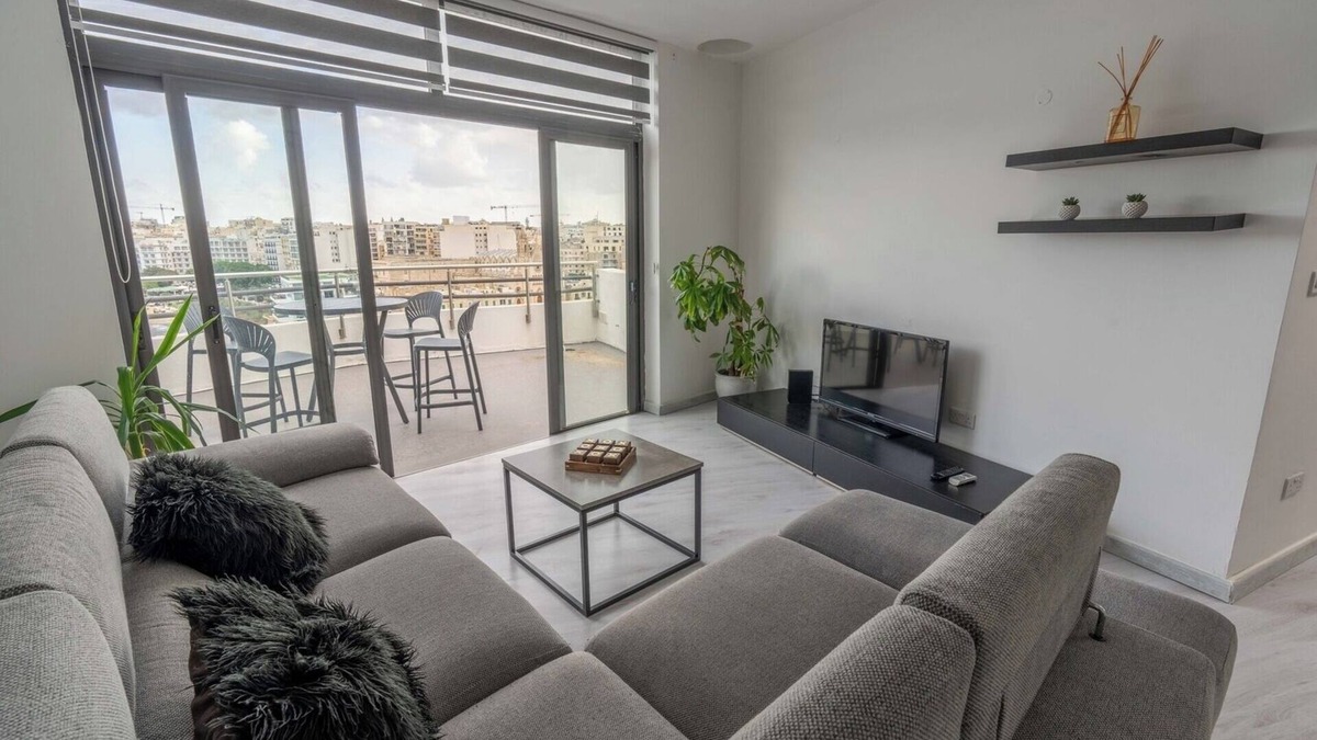 St. Julian's Apartment | Seaside Penthouse Paradise-views of Balluta Bay