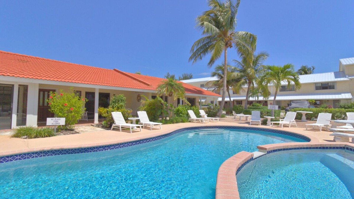 Bahamas Terrace Villa | Seaside/Poolside villa 3 min walk to beach