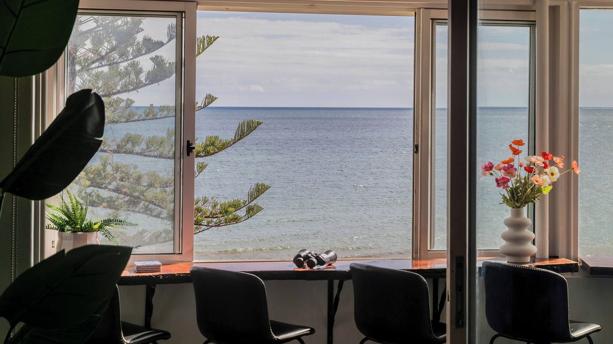 Glenelg South Apartment | Seaside Rendezvous - Glenelg South 3BDR 1BTH