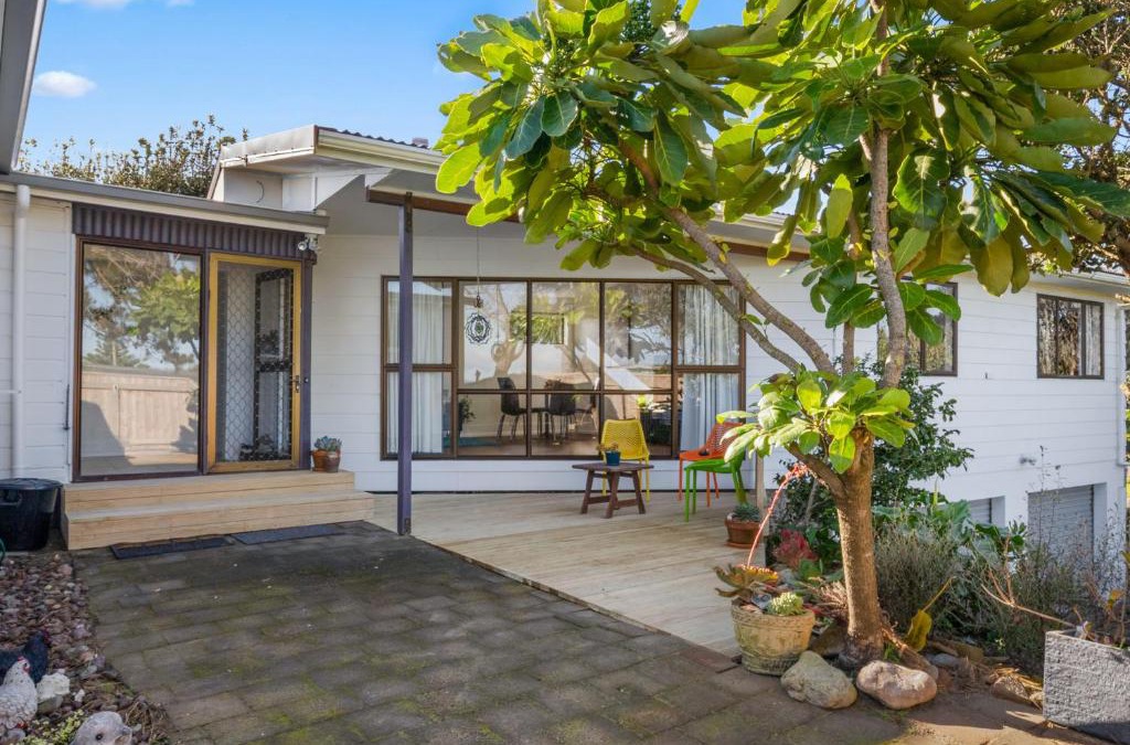 Te Horo Beach House | Seaside Sensation - Te Horo Beach Holiday Home