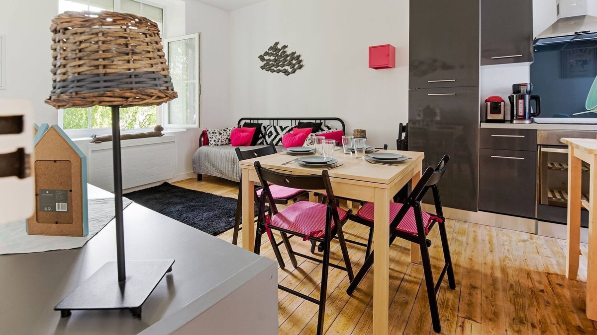 Isigny-sur-Mer Apartment | Seaside Serenity in Normandy